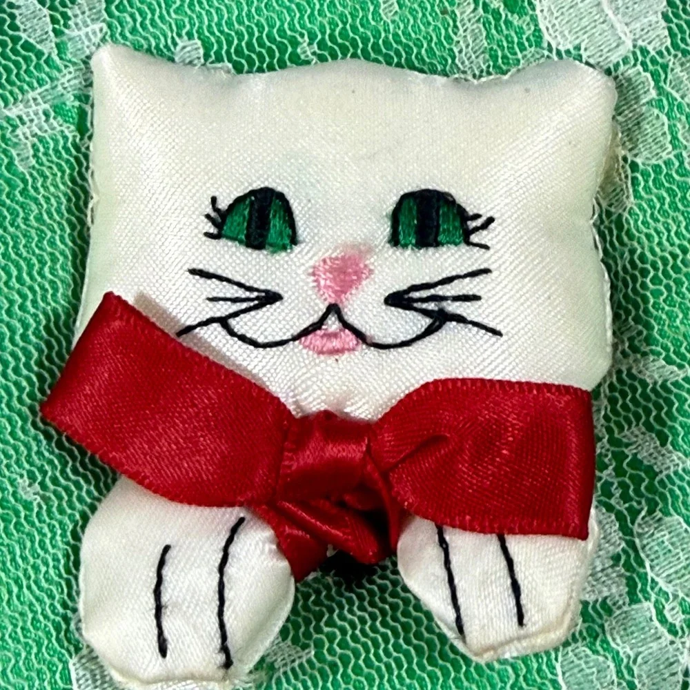 VTG Fancy Feast 1987 Satin Green Lace Ruffle Cat Bow Wreath Christmas Ornament